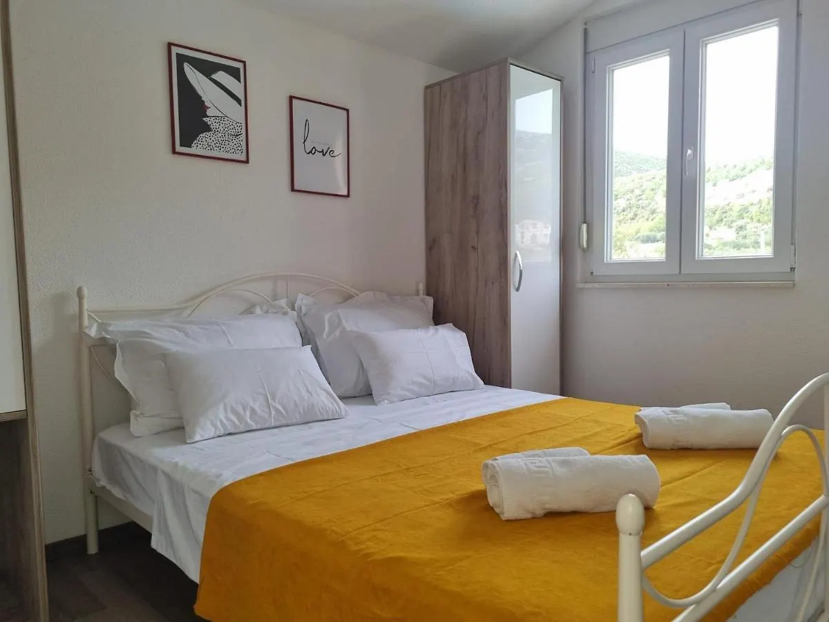 Villa Jelena Kaštel Novi