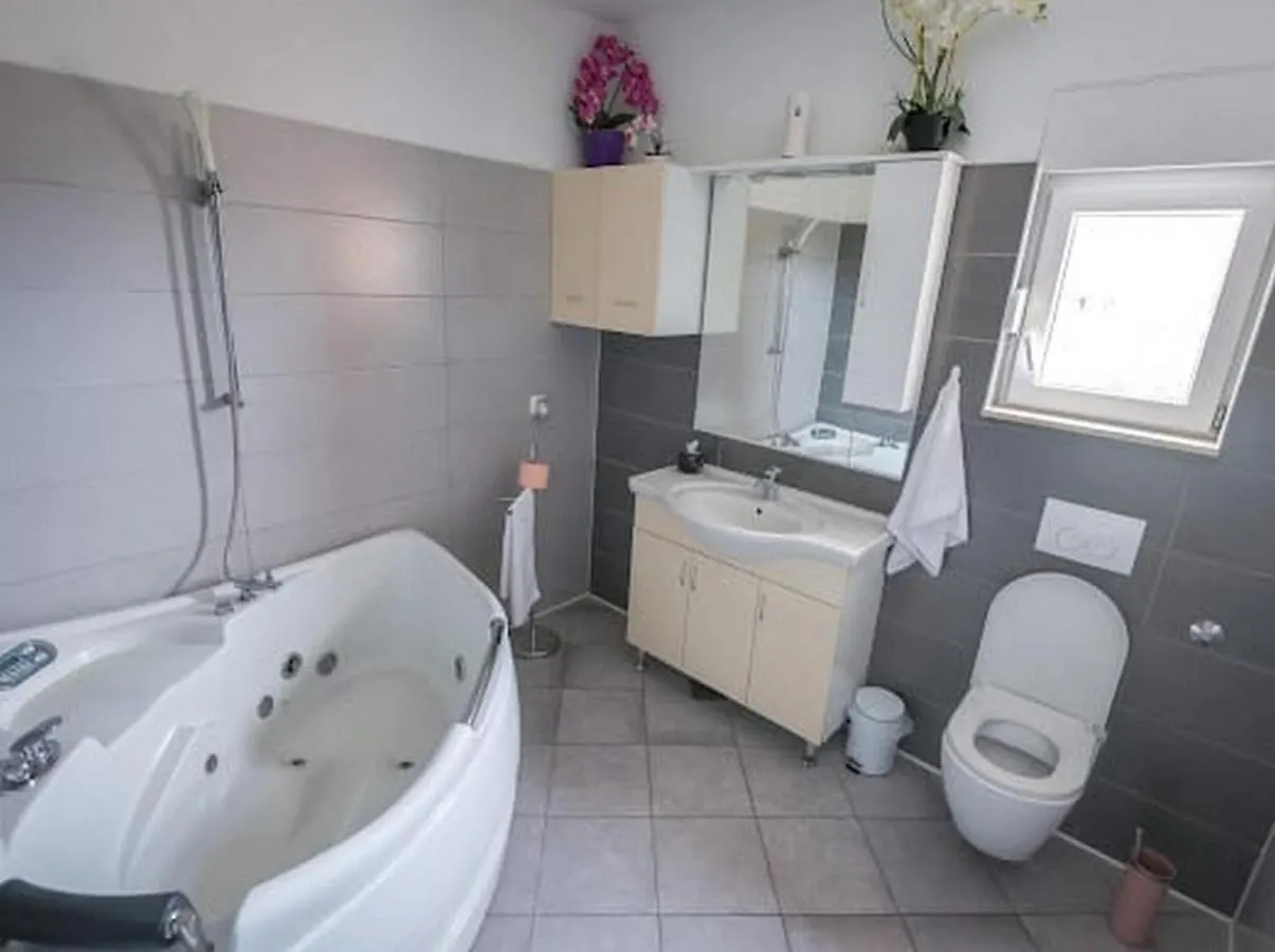 Villa Jelena Kastel Novi 0*,