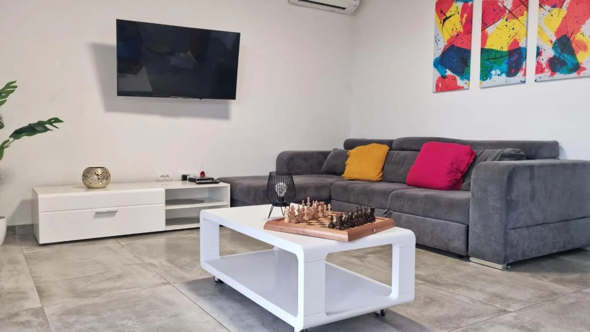 Villa Jelena Kaštel Novi
